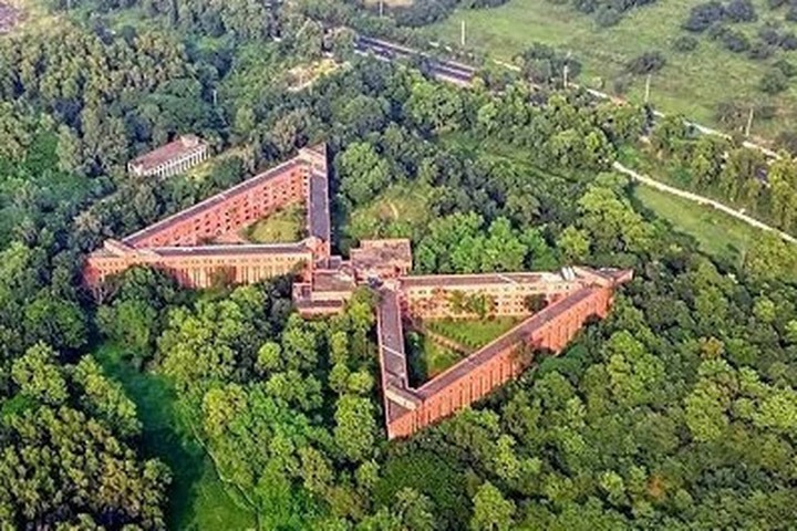  JU students stuck inside a flagged building: MH Hall demolition drags on a year and a half after expert hire 